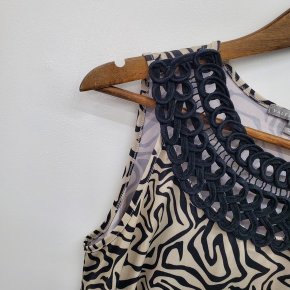 Valerie Stevens Womens M Beige Black Abstract Sleeveless Blouse Crochet Neckline - Picture 8 of 13